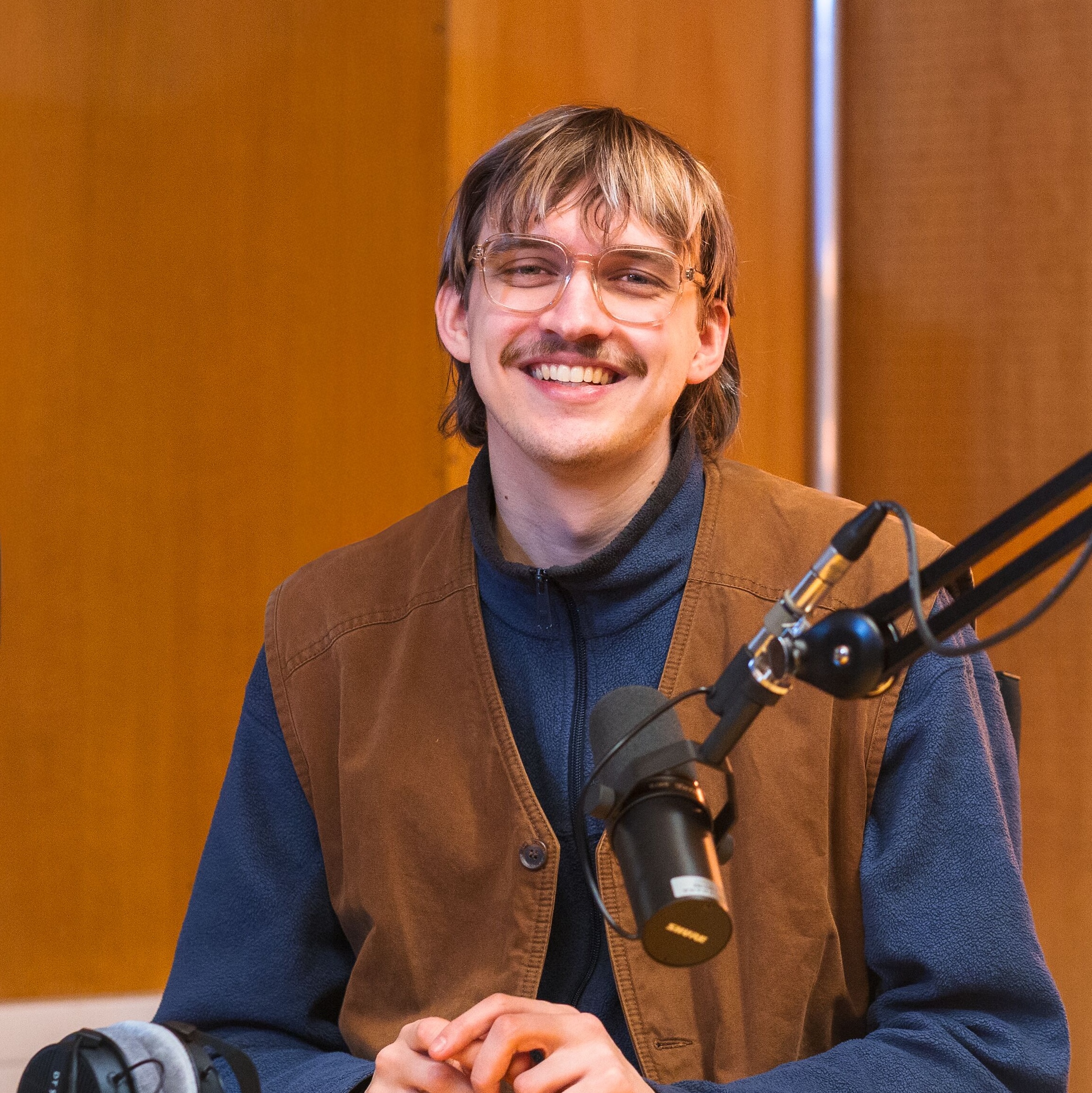 Die Gesichter hinter unserem Studien- und Berufsorientierungspodcast "Studium und dann": Moderator und Redakteur Daniel Persiel Redaktion: Leuphana GmbH