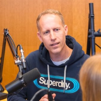 Die Gesichter hinter unserem Studien- und Berufsorientierungspodcast "Studium und dann": Redaktionsleiter Philip Dunkhase Redaktion: Leuphana GmbH