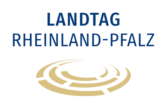 Der Alumnus der Hochschule Darmstadt Fabian Ehmann erzählt in unserem Studien- und Berufsorientierungspodcast Studium und dann?" unter anderem von seiner Arbeit als Abgeordneter im Landtag von Rheinland-Pfalz. Titel der Episode: Mit Expertise aus der Energiewirtschaft Klimaschutzmaßnahmen entwickeln: Fabian Ehmanns Weg von der Hochschule Darmstadt in den Landtag von Rheinland-Pfalz Moderation: Sophia Overbeck Redaktion: Leuphana GmbH